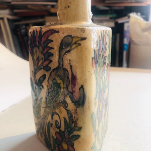 POTTERY VINTAGE, PERSIAN hand painted  TRI angle vasebirds - Picture 4 of 8